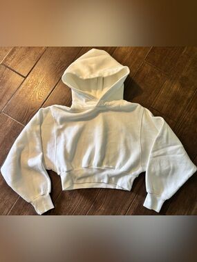 Aritzia TNA White Cropped Hoodie 2XS